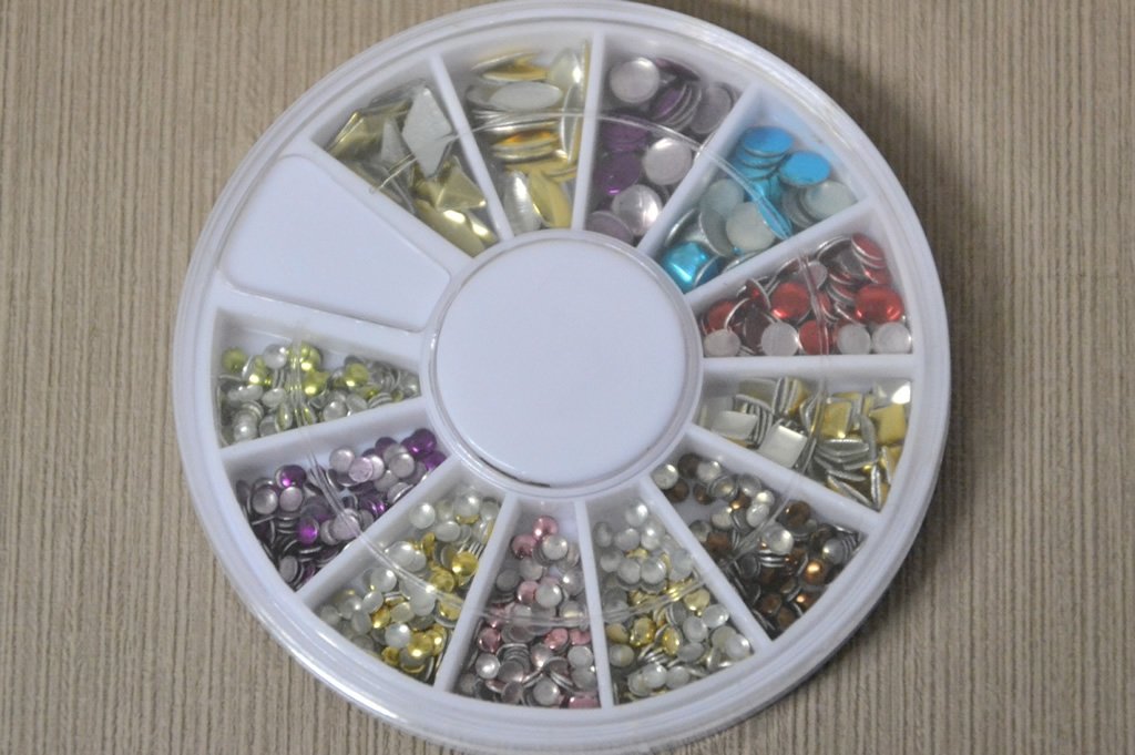 Carrousel Assortiment de Studs Couleur pour Ongles