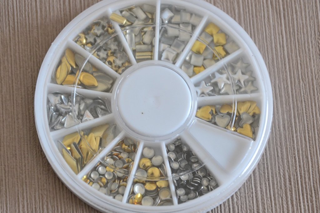 Carrousel de Studs Or, Argent et Noir pour Ongles