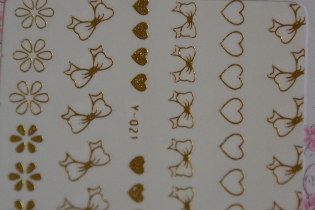 Autocollant Ongle Water Decal Coeurs et Noeuds en Or 21